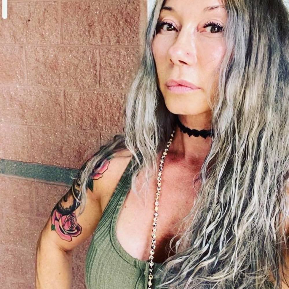 Meet your Posher, Simona